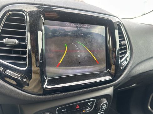 Used 2018 Jeep Compass Limited w/ Navigation Group image 9