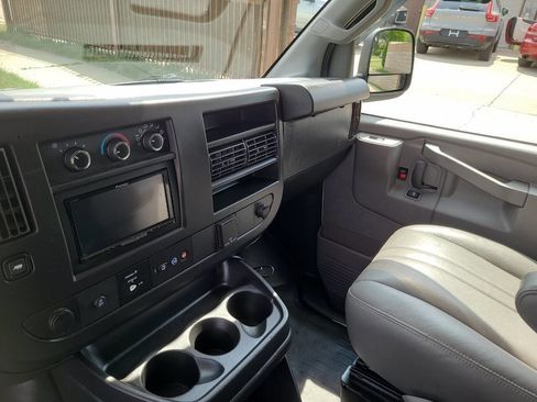 Used 2018 Chevrolet Express 2500 Extended image 50