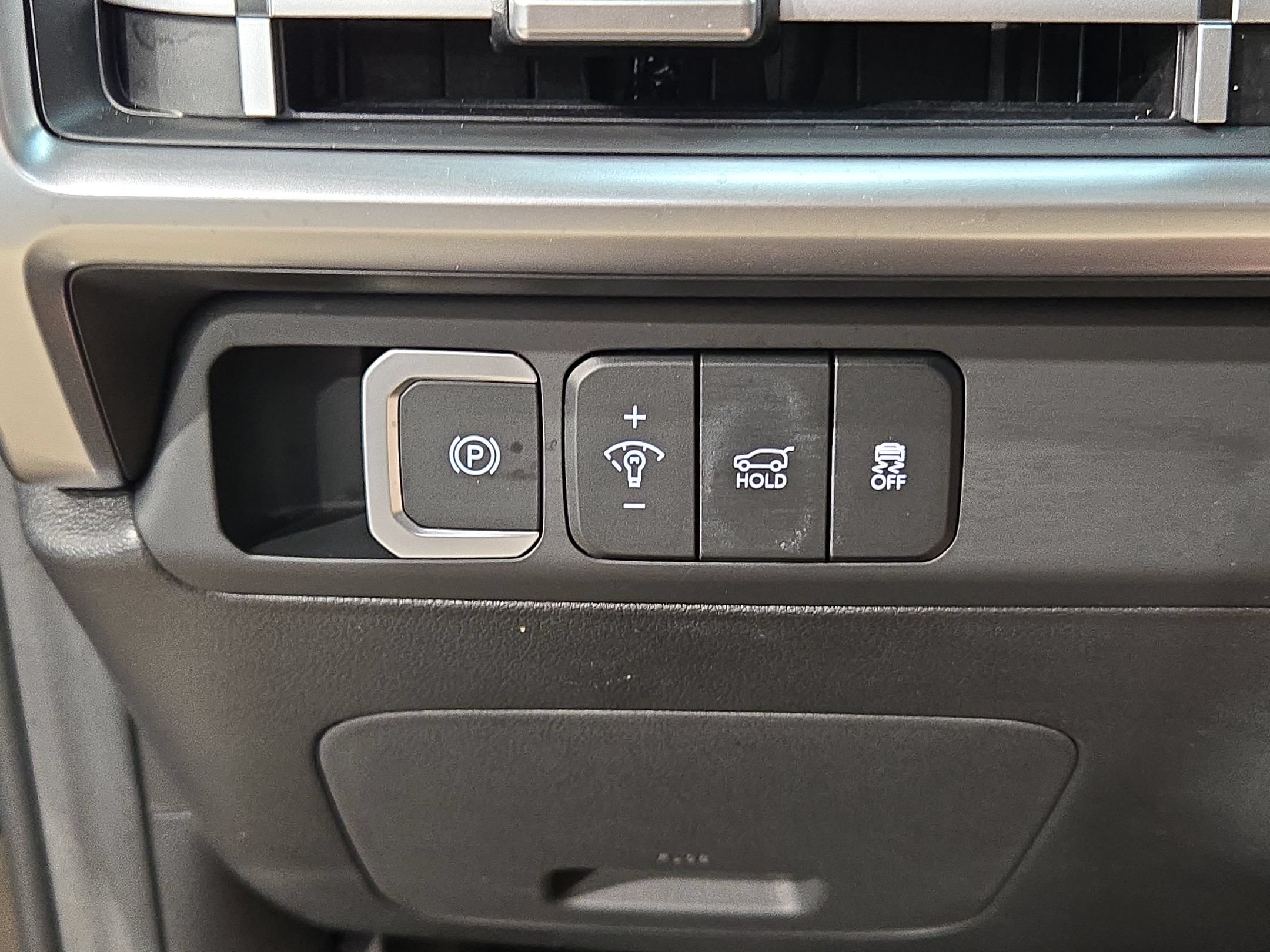 Used 2025 Hyundai Santa Fe SE AWD/4WD image 25