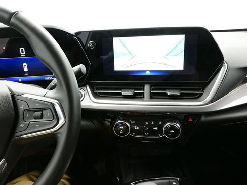 Used 2024 Chevrolet Trax ACTIV w/ Sunroof Package FWD image 21