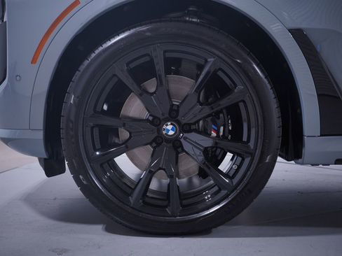 Used 2026 BMW X7 xDrive40i w/ M Sport Package image 2