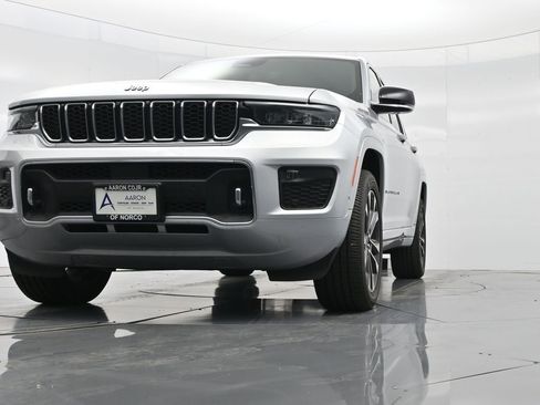 Used 2023 Jeep Grand Cherokee Overland image 39