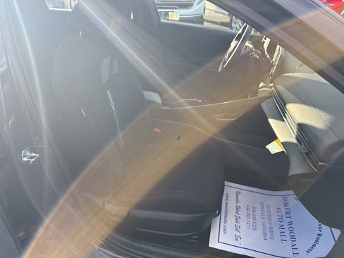 Used 2025 Hyundai Elantra Sport image 16