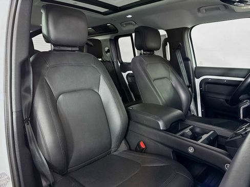 Used 2025 Land Rover Defender 110 S image 27