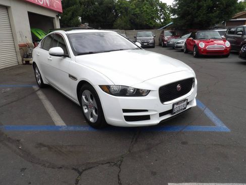 Used 2018 Jaguar XE RWD image 2