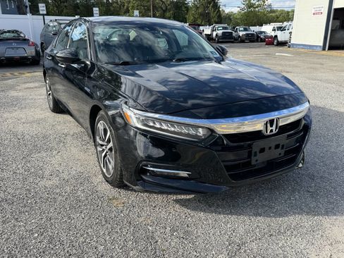 Used 2018 Honda Accord Touring image 4