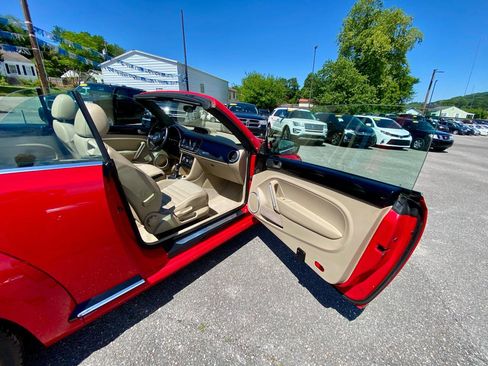Used 2013 Volkswagen Beetle 2.0T FWD image 11