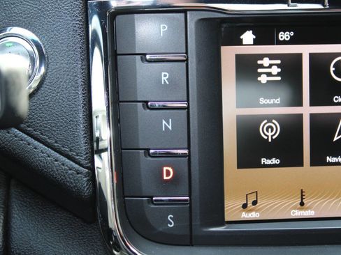 Used 2017 Lincoln Continental Select image 22