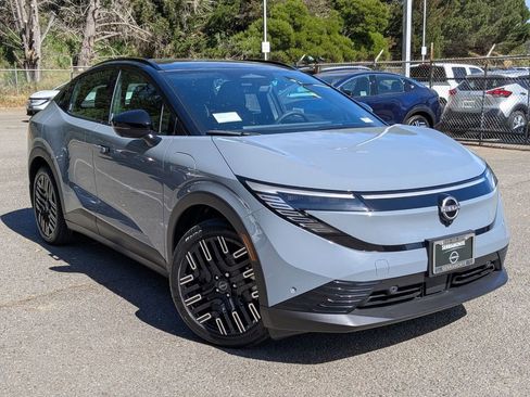 New 2026 Nissan Leaf Platinum+ FWD image 2