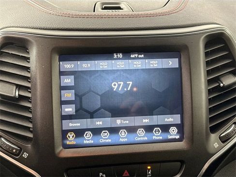 Used 2022 Jeep Cherokee Trailhawk image 12