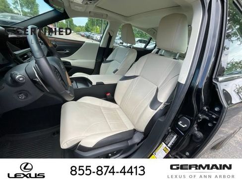 Used 2025 Lexus ES 300h Ultra Luxury FWD image 12