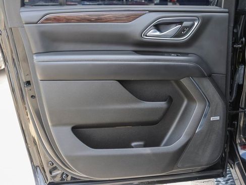 Used 2022 Chevrolet Suburban Z71 image 14