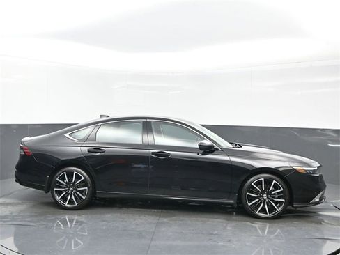 Certified 2025 Honda Accord Touring image 7