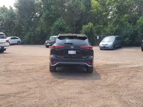 Used 2023 Toyota Highlander XSE AWD/4WD image 5