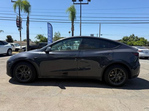 Used 2025 Tesla Model Y Long Range AWD/4WD image 3