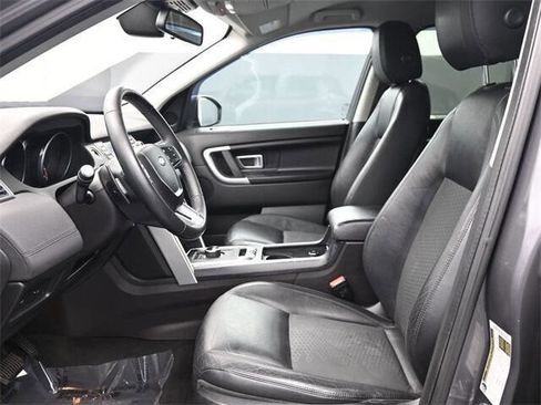 Used 2017 Land Rover Discovery Sport SE image 6