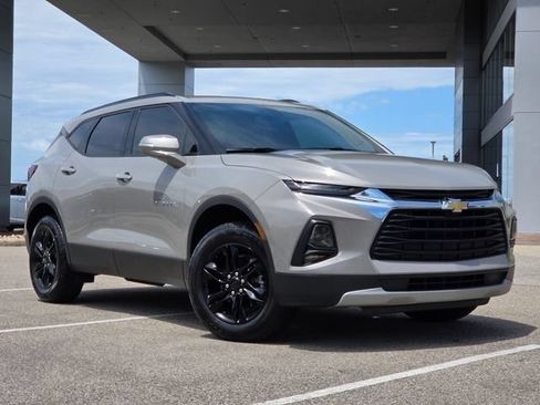 Used 2021 Chevrolet Blazer LT FWD image 2