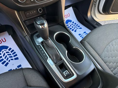 Used 2019 Chevrolet Equinox LT image 16