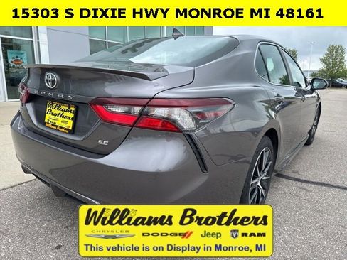 Used 2023 Toyota Camry SE image 6