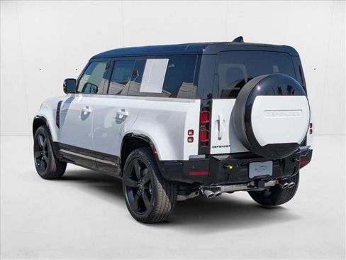 New 2025 Land Rover Defender 110 X-Dynamic SE image 9