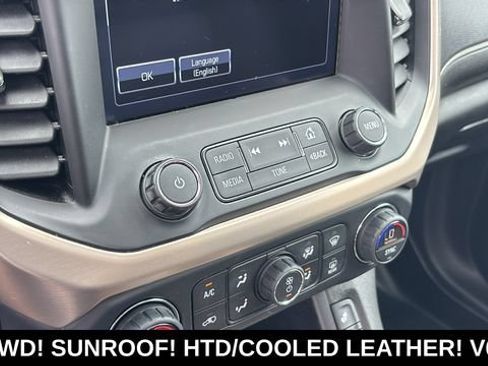 Used 2017 GMC Acadia Denali AWD/4WD image 19
