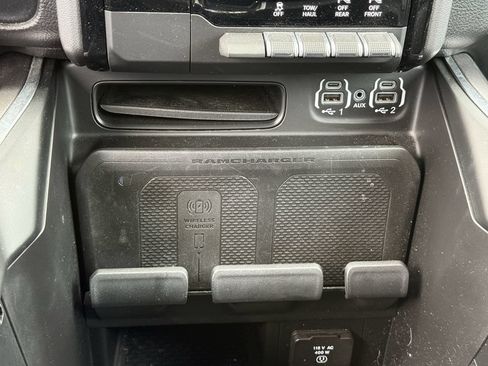 Used 2023 RAM 1500 Laramie AWD/4WD image 18