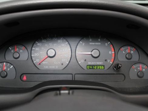 Used 2004 Ford Mustang Premium RWD image 19