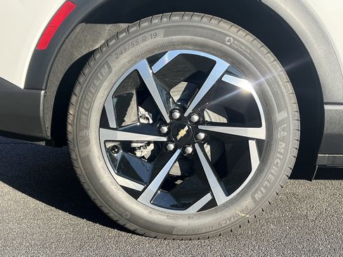 New 2026 Chevrolet Equinox EV LT image 38