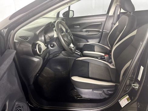 Used 2020 Nissan Versa SV FWD image 11