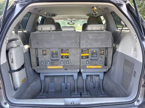 Used 2012 Toyota Sienna LE FWD image 11