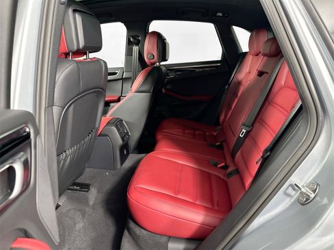 Certified 2025 Porsche Macan image 20