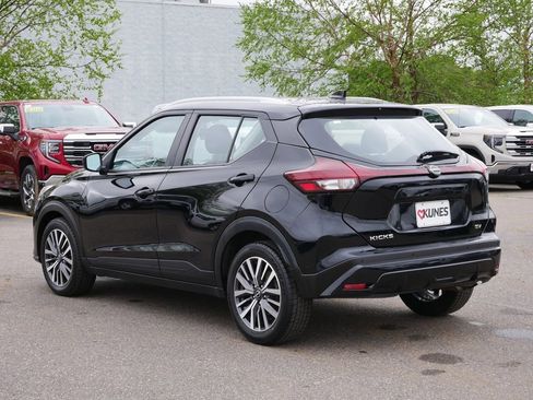 Used 2022 Nissan Kicks SV FWD image 6