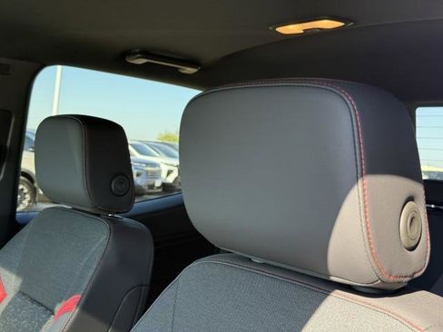 Used 2024 Chevrolet Colorado Z71 image 19