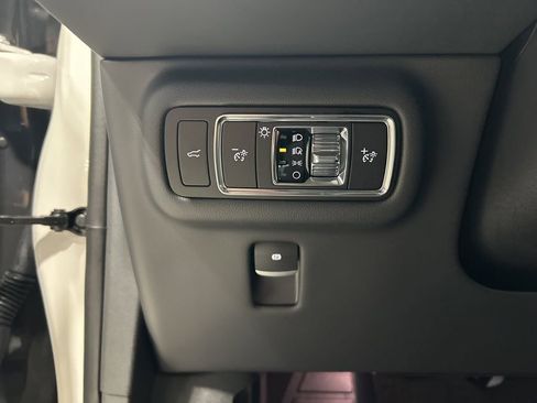 Certified 2025 Lincoln Nautilus Reserve w/ Jet Appearance Package image 13