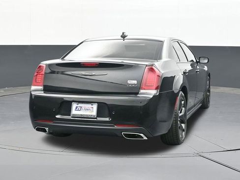 Used 2022 Chrysler 300 Touring L image 12