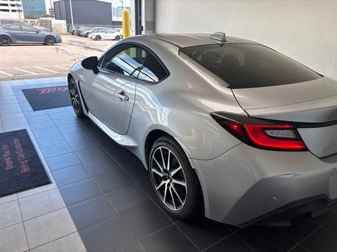 Used 2023 Toyota GR86 RWD image 11