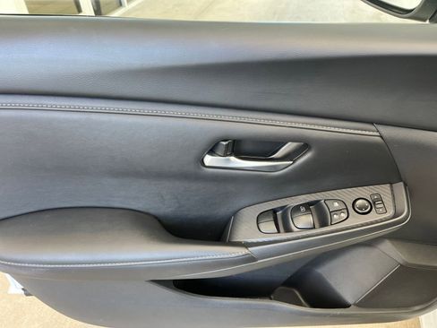 Used 2025 Nissan Sentra SV image 18