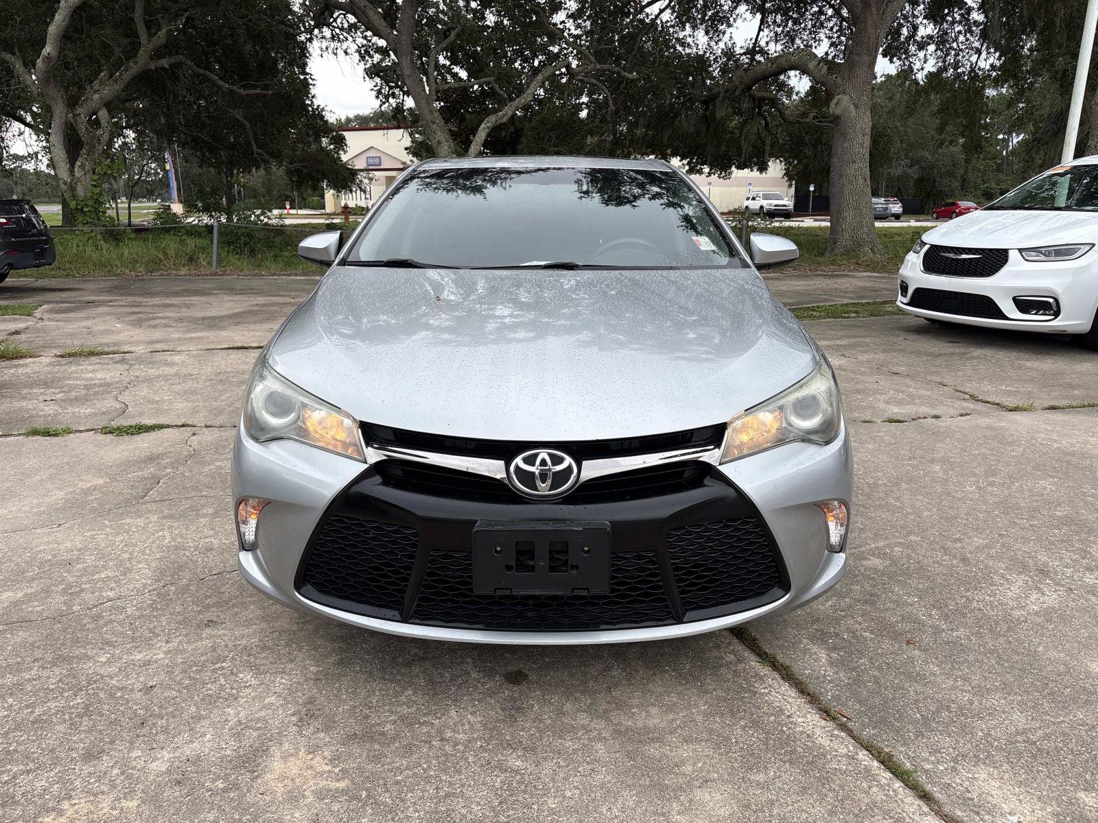 Used 2015 Toyota Camry SE w/ Moonroof Package FWD image 8