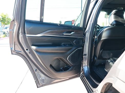 New 2025 Jeep Grand Cherokee Overland image 33