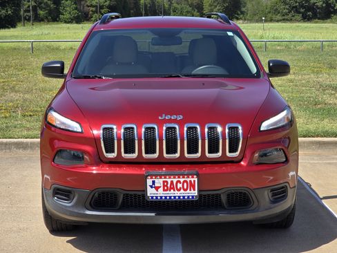 Used 2016 Jeep Cherokee Sport FWD image 2