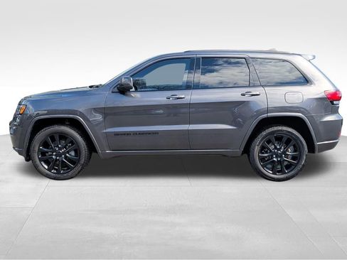 Used 2020 Jeep Grand Cherokee Altitude image 2