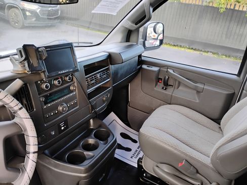 Used 2016 GMC Savana 2500 image 44