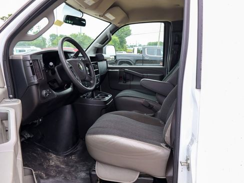 Used 2024 Chevrolet Express 2500 w/ Driver Convenience Package RWD image 8