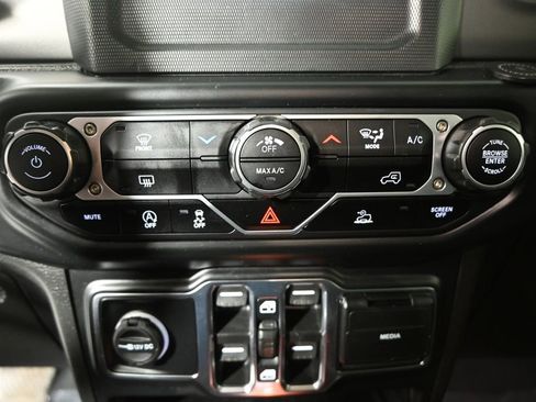 Used 2023 Jeep Gladiator Sport AWD/4WD image 29