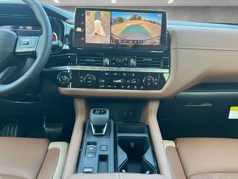 New 2026 Nissan Pathfinder Platinum FWD image 4