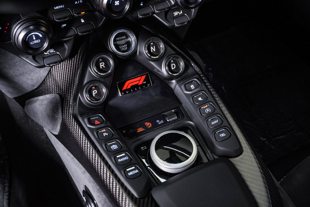 Used 2023 Aston Martin V8 Vantage Coupe RWD image 33