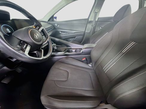 Used 2025 Hyundai Elantra SEL FWD image 13