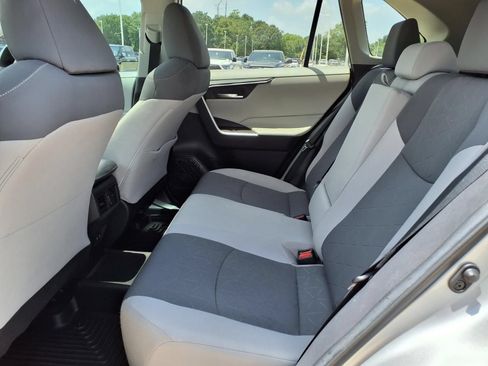Used 2020 Toyota RAV4 XLE w/ Convenience Package FWD image 17