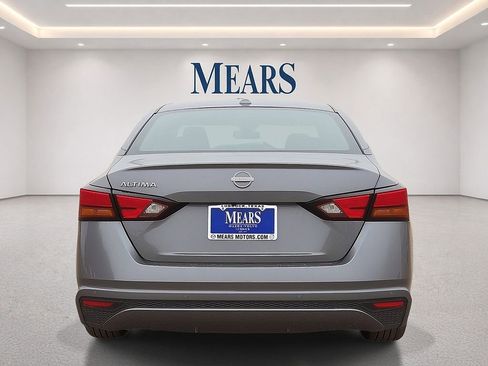 Used 2025 Nissan Altima 2.5 SV FWD image 4