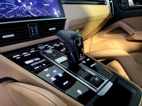 Certified 2023 Porsche Cayenne AWD/4WD image 17